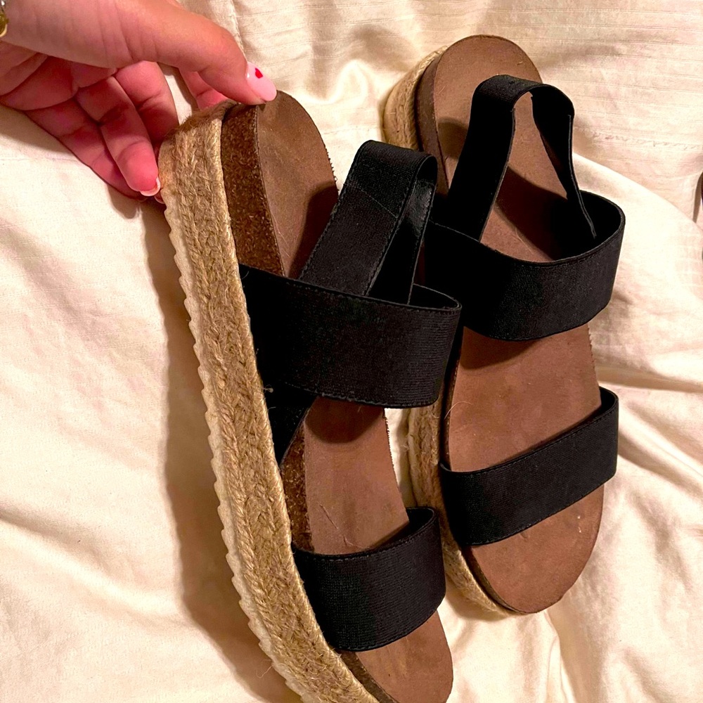 Woman’s size 9 sandals